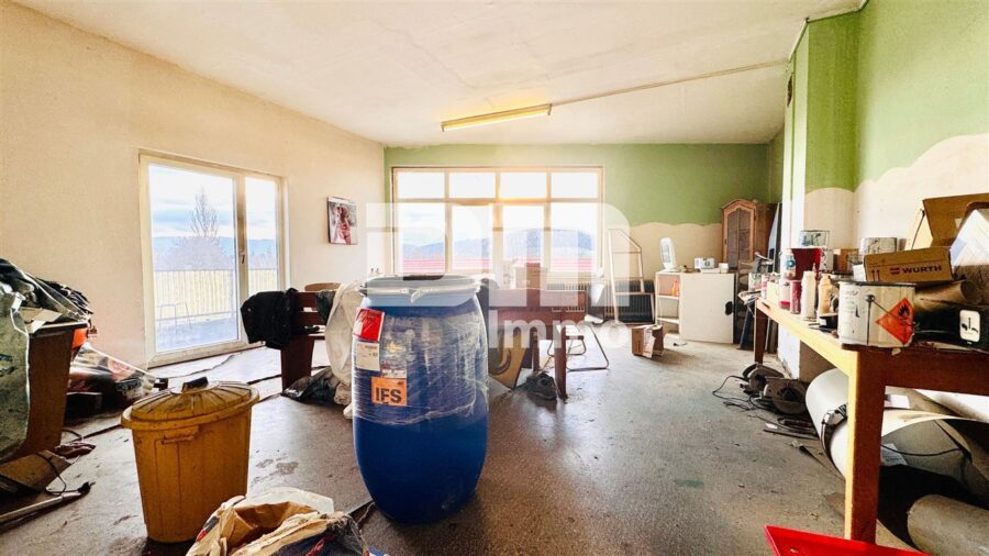 Modernisierter Gewerbekomplex (2 Gebäudeteile) mit langfristigem Mieter + freie Flächen im OG - Gebäude 4 OG Lager